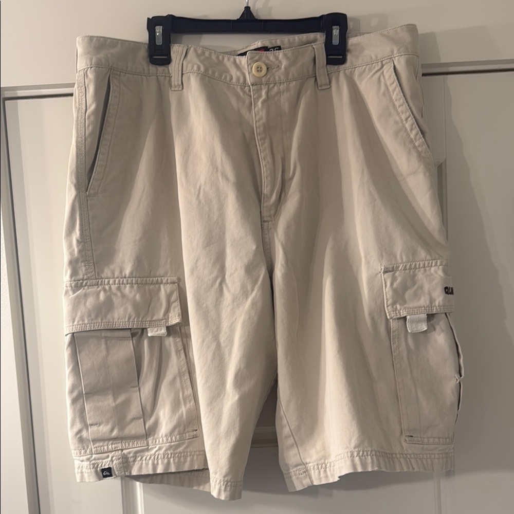 Men’s Quiksilver Light Tan Cargo Shorts size 36